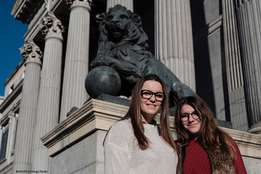 Los niños en el Congreso: Ariola y Tania