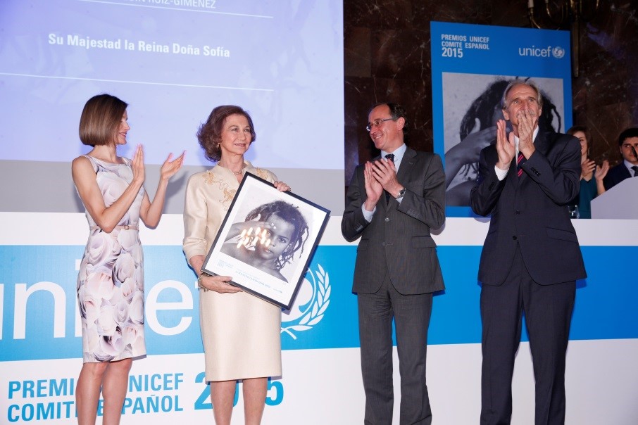 SM la Reina Doña Sofía - Premios UNICEF Ruiz-Giménez 2015