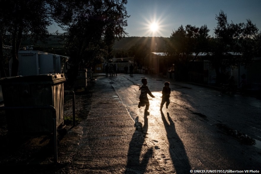 Crisis de refugiados y migrantes: casi 25.000 niños atrapados en Europa, en riesgo de sufrir problemas psicológicos