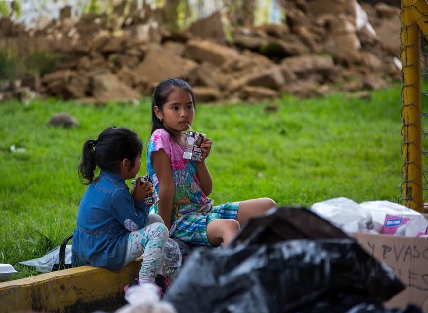 México: urgen medidas de protección, escolarización e higiene para los niños afectados por el terremoto