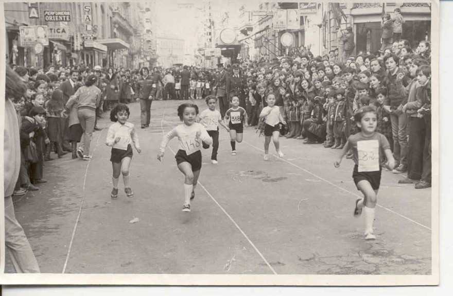 Carrera infantil con motivo del Año Internacional del Niño