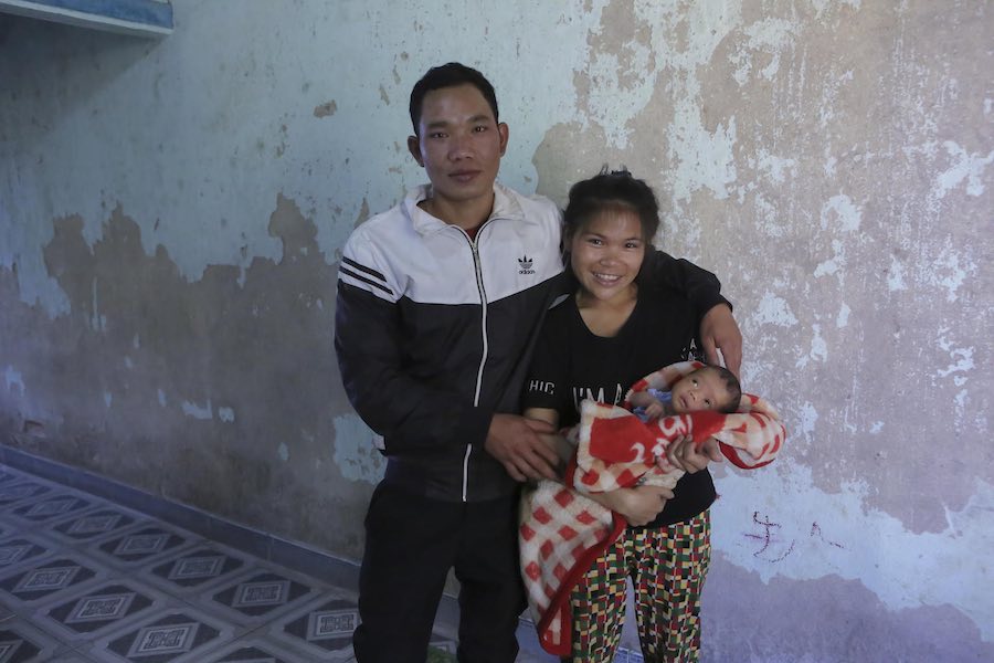 Una familia de Vietnam que ha recibido ayuda de UNICEF