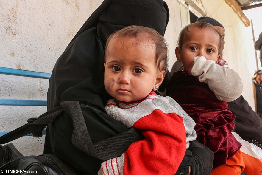 Hasnaa y Hawraa tuvieron que huir de la guerra con apenas 9 meses