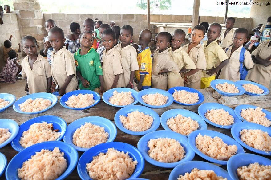 UNICEF y el PMA advierten de que el futuro de 370 millones de niños está en riesgo porque el cierre de escuelas les deja también sin menús escolares