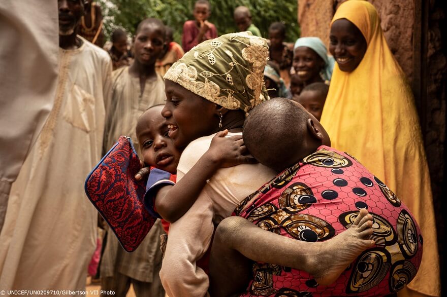 En África hay 13,5 millones de niños desarraigados, incluidos los desplazados por los conflictos, la pobreza y el cambio climático 