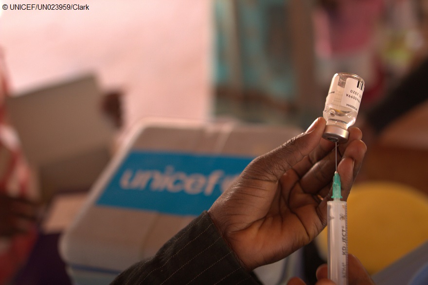 UNICEF almacenará hasta final de año más de 500 millones de jeringuillas para preparar las futuras vacunaciones de COVID-19