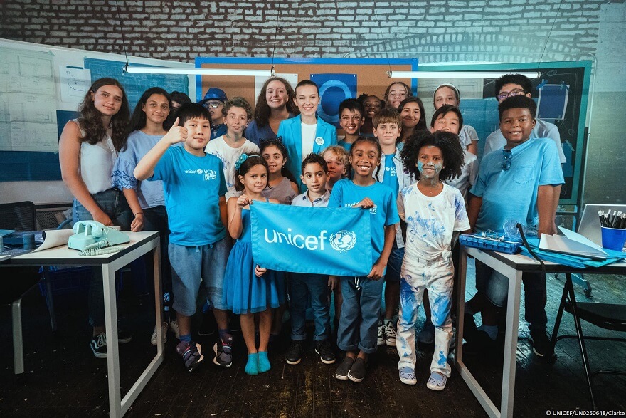 Día Mundial de los Niños: Millie Bobby “Blue” encabeza el elenco de estrellas del nuevo vídeo de UNICEF 