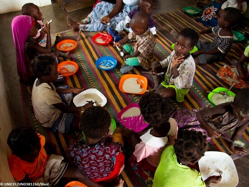 Mozambique: la desnutrición y las enfermedades mortales amenazan a 250.000 niños desplazados en la provincia de Cabo Delgado cuando empieza la temporada de lluvias 