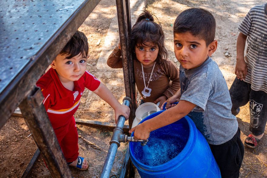 UNICEF distribuye agua a las familias de Siria.