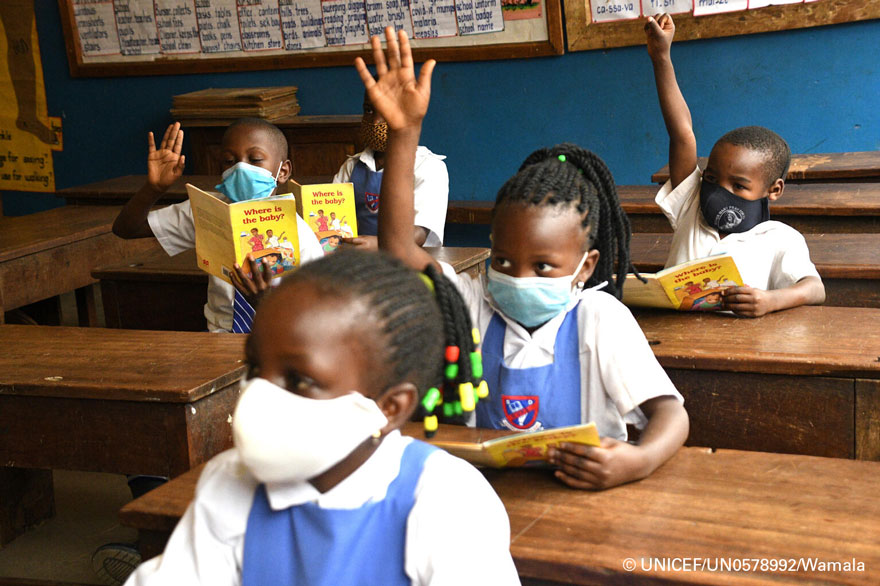 Niños en una escuela de Kampala, Uganda
