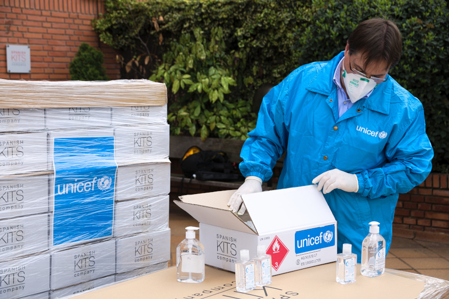 UNICEF España entrega suministros sanitarios por la COVID-19.