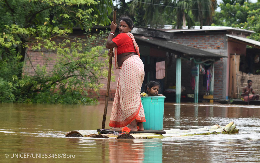 Millones de niños afectados por las devastadoras inundaciones en el sur de Asia, mientras muchos más están en riesgo por los desafíos que plantea la COVID-19