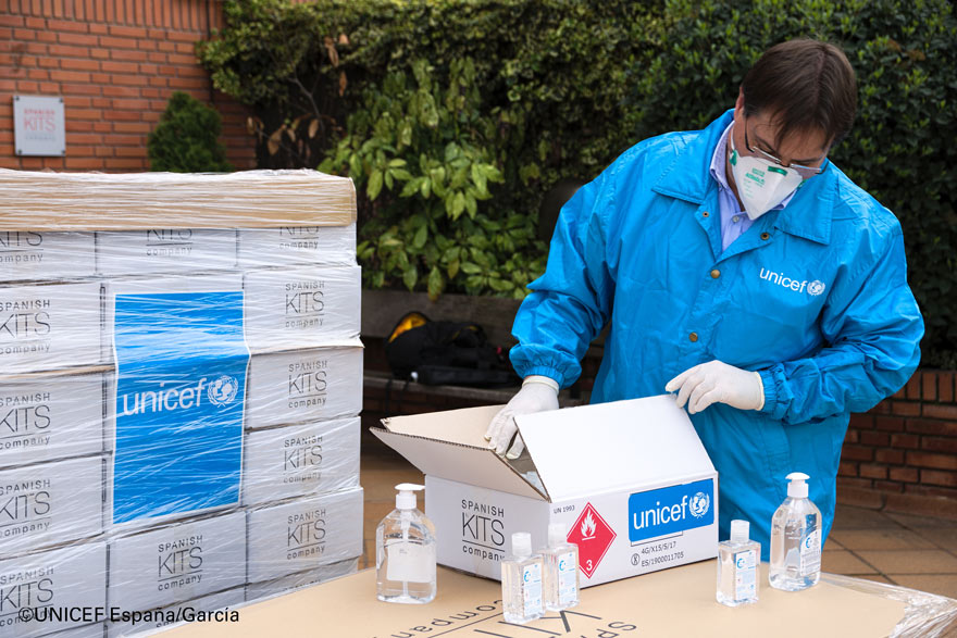 COVID-19: UNICEF España hace una primera entrega de suministros sanitarios para la lucha contra el virus