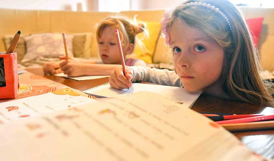 Las escuelas no son solo meros edificios: son espacios cruciales para garantizar la salud mental y las habilidades sociales de los niños y las niñas.