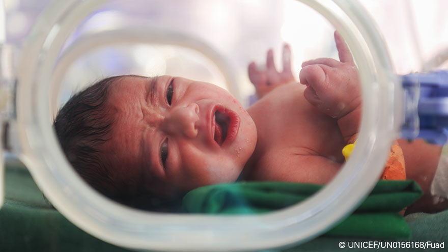 Recién nacido Yemen durante la guerra