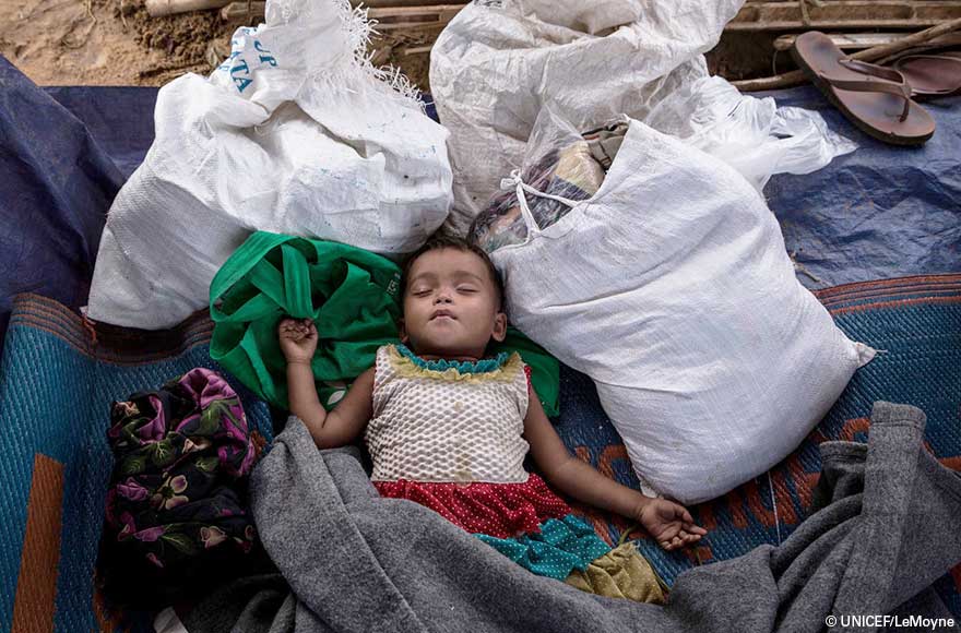 Bebé rohingya duerme