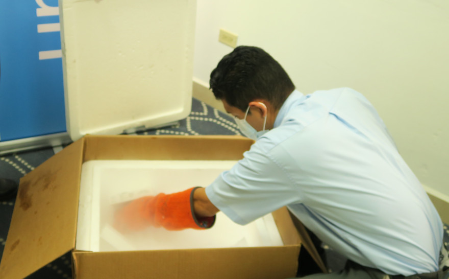 Técnico de laboratorio en Belice.