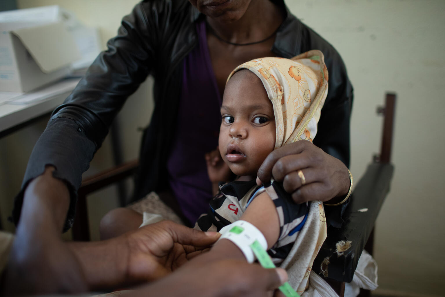 Un bebé en un análisis sobre nutrición en Tigray