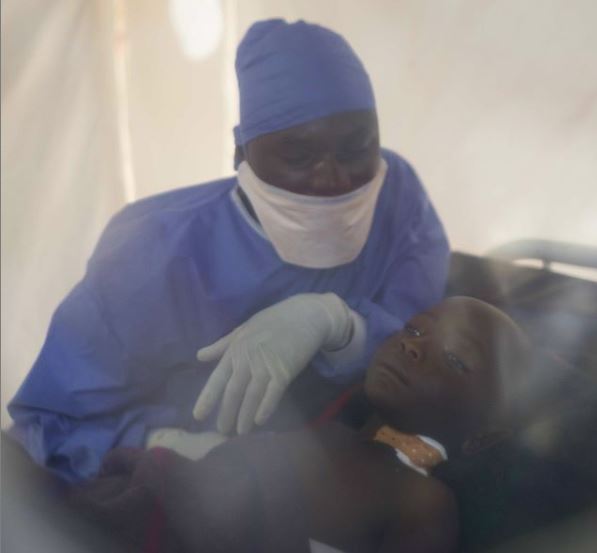 Ebola sonrisa 3