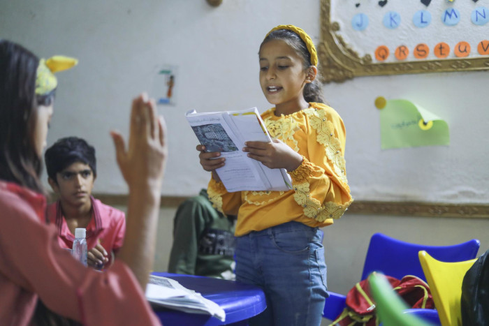 Rayan, de Siria, puede continuar con su educación a distancia.