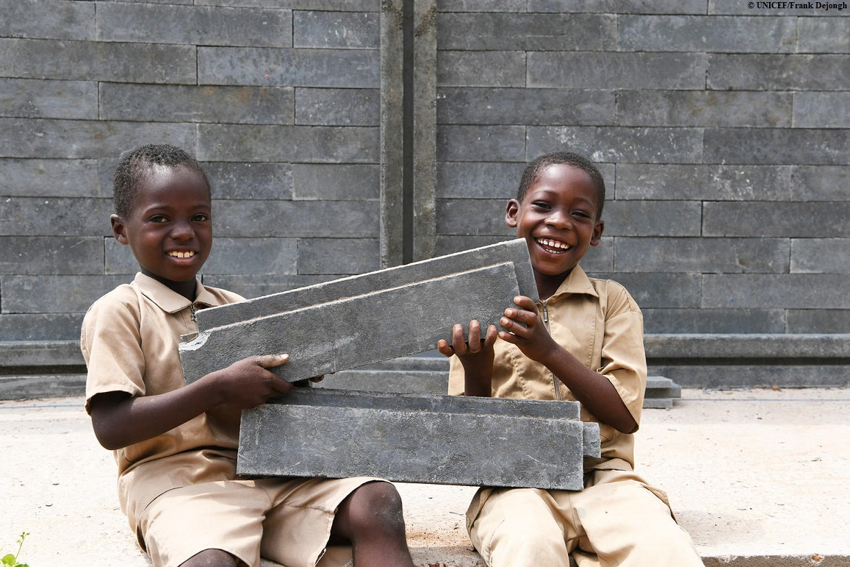 Escuelas con ladrillos de plástico reciclado