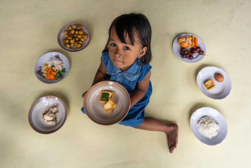 La alimentación nutritiva de Gelsi en Indonesia.