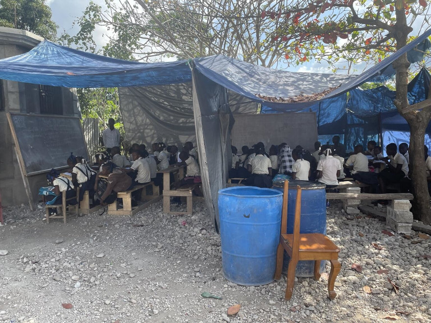 Haití a seis meses del terremoto: 4 de cada 5 escuelas sin reconstruir.