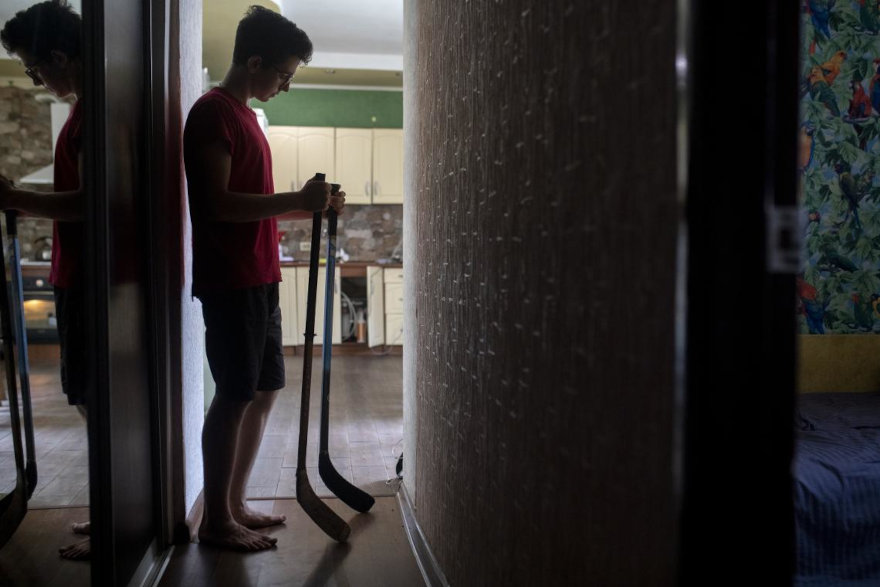 Illia sueña con jugar otra vez al hockey, Ucrania.