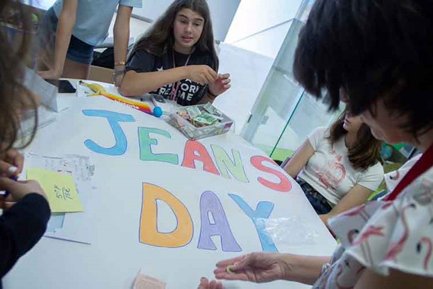 El colegio Alameda de Osuna celebra el Jeans Day