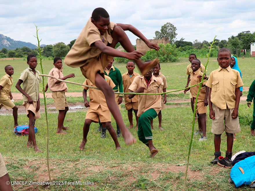 Imagen de unos niños jugango