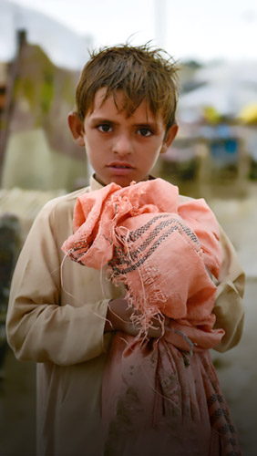 Imagen de un niño en una emergencia