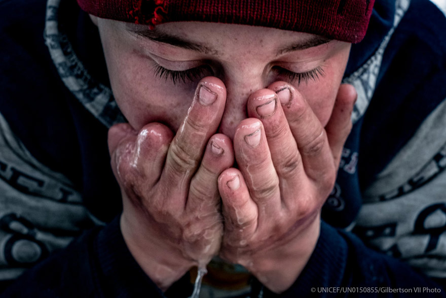 Ucrania: 220.000 niños amenazados por las minas antipersona y otras armas explosivas en la zona del este
