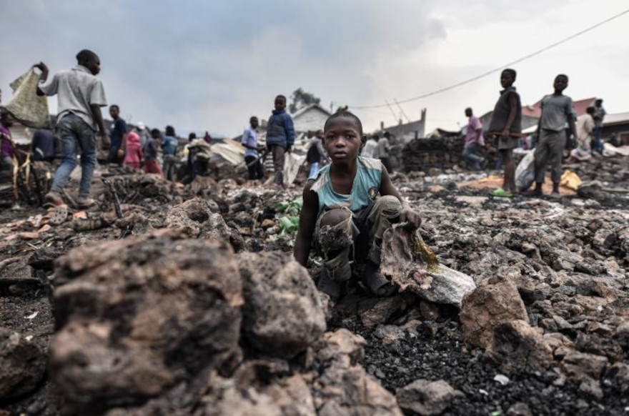 Una niña tras la erupción del volcán en Goma, RDC.