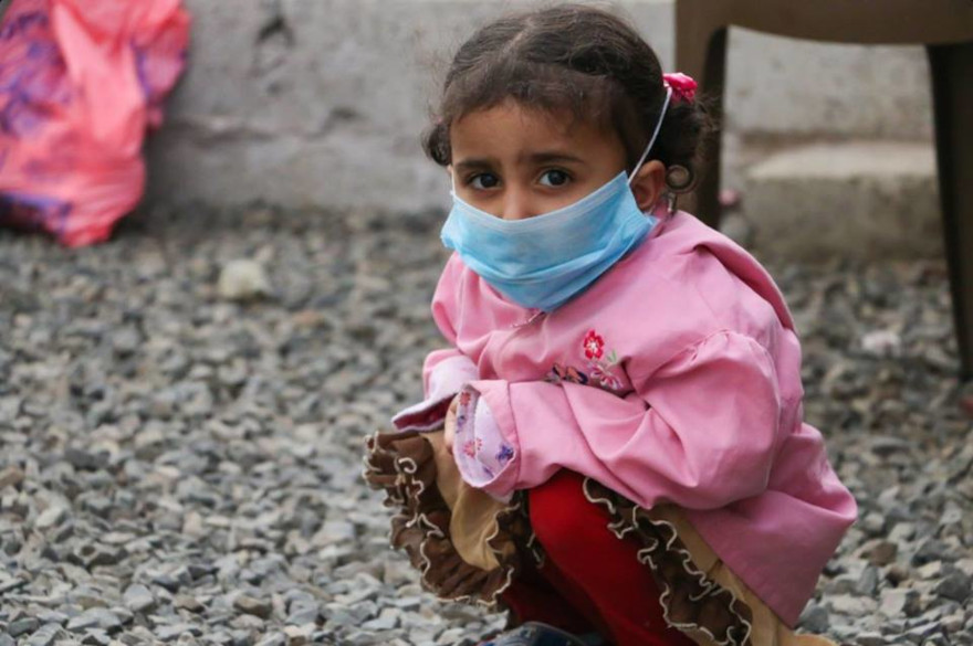 Una niña en Yemen durante la pandemia de COVID-19.