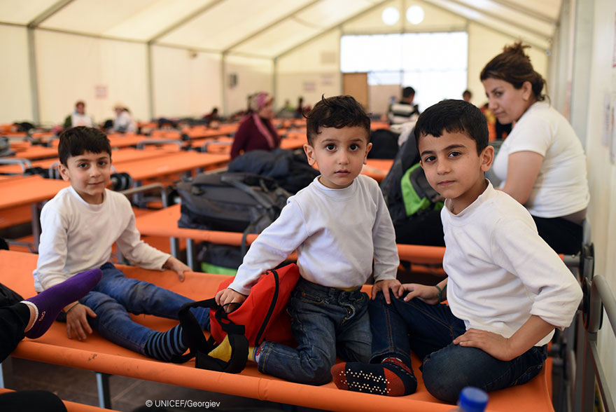 Niños refugiados y migrantes en Grecia: aumentan un 30% las llegadas 