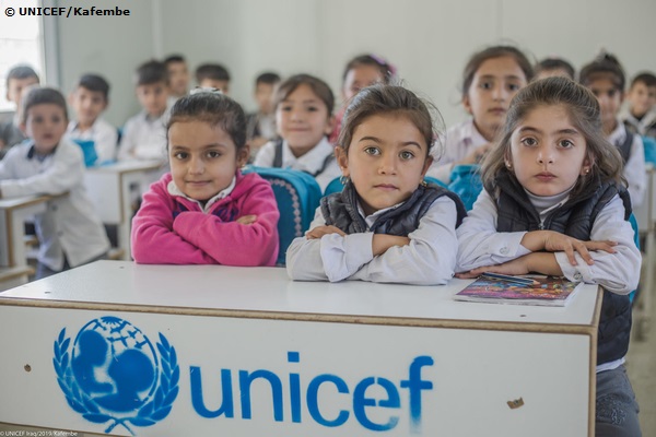 Niños y niñas desplazadas en colegio en Irak