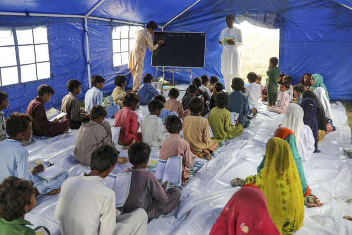 Inundaciones Pakistán: UNICEF pone en marcha escuelas temporales.