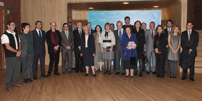 UNICEF premia en 2009 a 15 personas e instituciones por su labor por la infancia