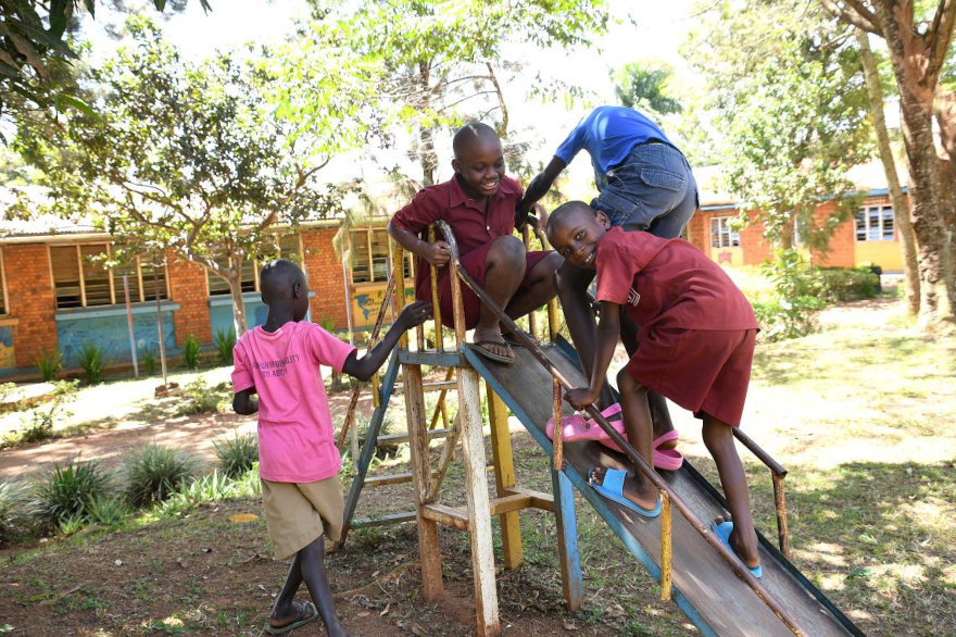 Reapertura de escuelas en Uganda priorizando la seguridad. 