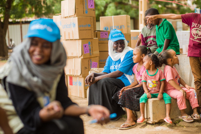 UNICEF distribuye suministros vitales en Sudán.