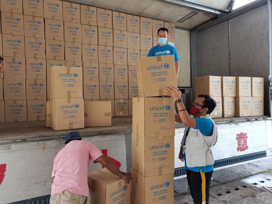 Entregamos suministros en Filipinas a afectados por el tifón Odette.