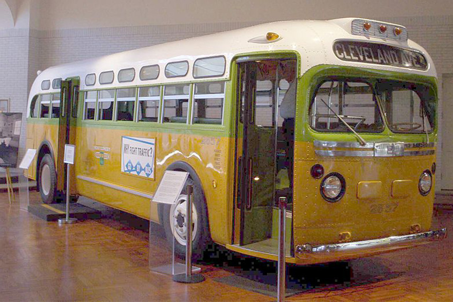 Este es un autobús de la línea que utilizaba Rosa Parks. Actualmente se encuentra en el museo Henry Ford-- © rmhermen Este es un autobús de la línea que utilizaba Rosa Parks. Actualmente se encuentra en el museo Henry Ford --© rmhermen