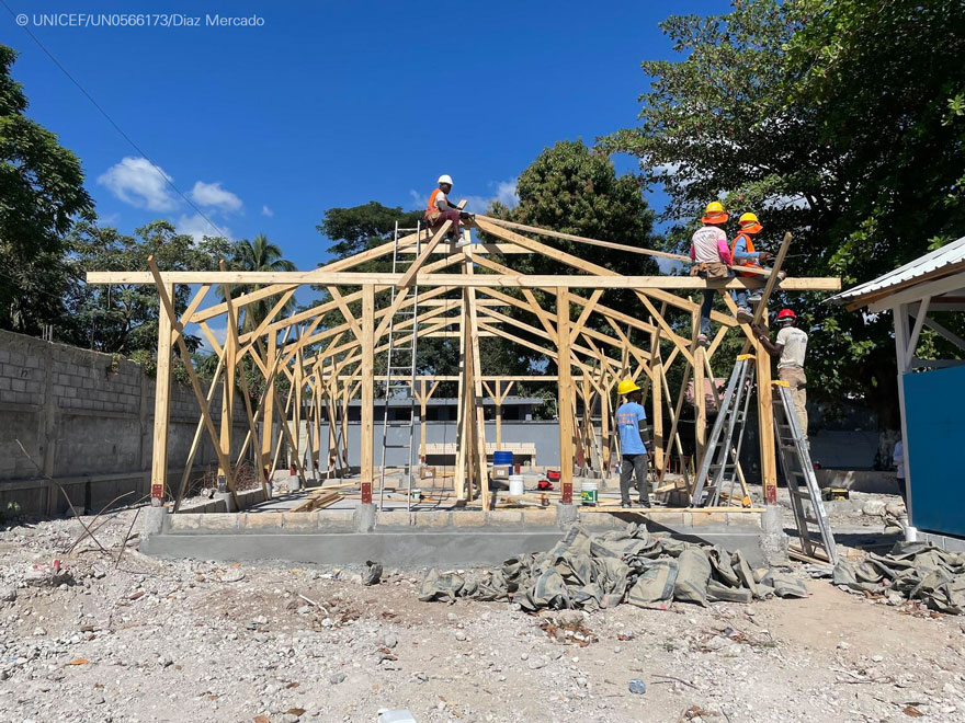Reconstrucción de una escuela en Haití
