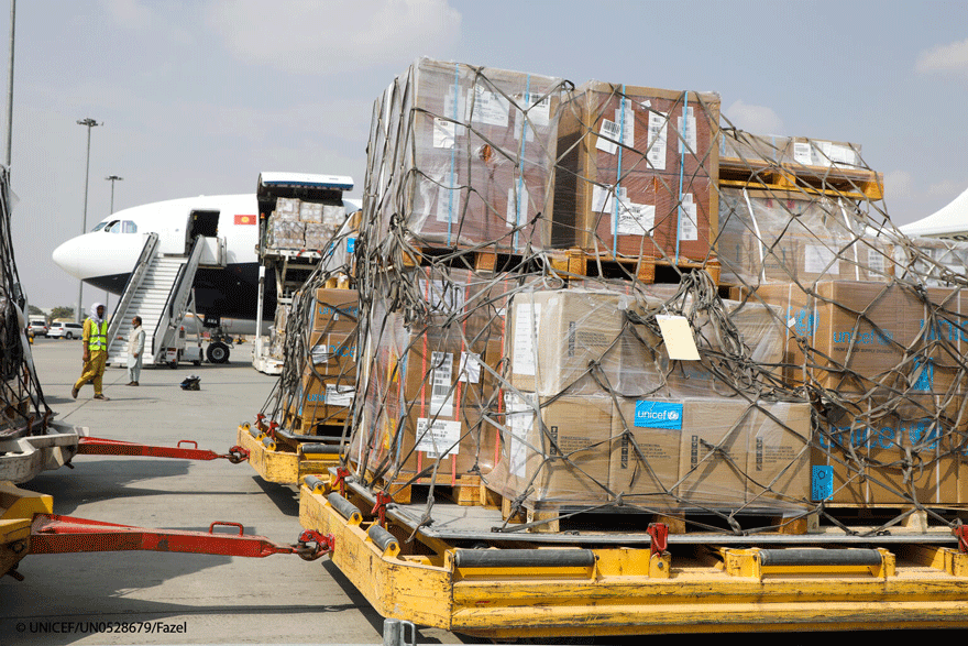 El puente aéreo humanitario de la UE ayuda a entregar 32 toneladas de suministros humanitarios en Afganistán