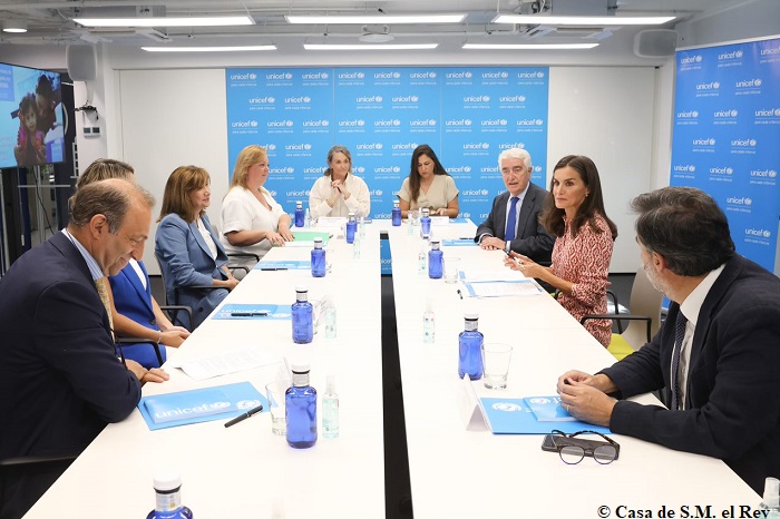SM la Reina visita UNICEF para abordar la salud mental de la infancia