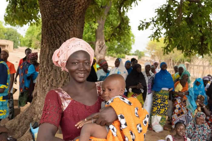 Fatimata y su bebé Aslam de 8 meses en Burkina Faso.