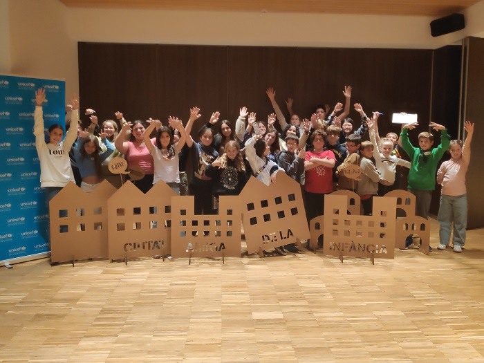 Foto de familia del Encuentro de Ciudades Amigas de la Infancia de Cataluña