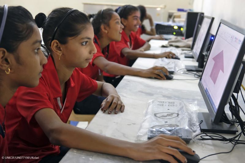 9 de cada 10 adolescentes y mujeres jóvenes en países de ingresos bajos están desconectadas