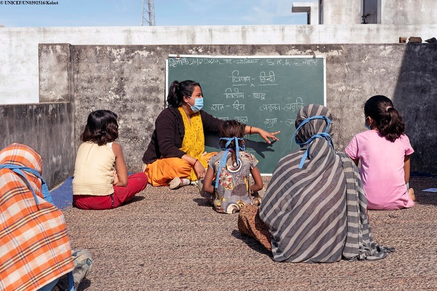Las niñas están a la zaga de los niños en matemáticas en el mundo debido la discriminación y los estereotipos de género