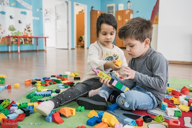 Uno de cada cuatro niños y niñas está en riesgo de pobreza o exclusión social en la Unión Europea